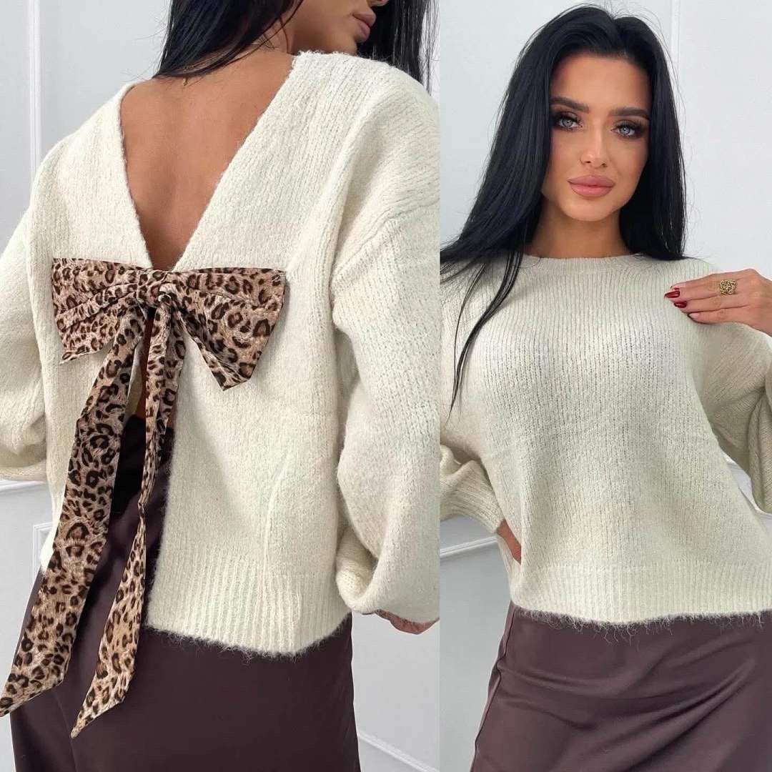 Cozy Chic Sweater with Animal-Print on the Back