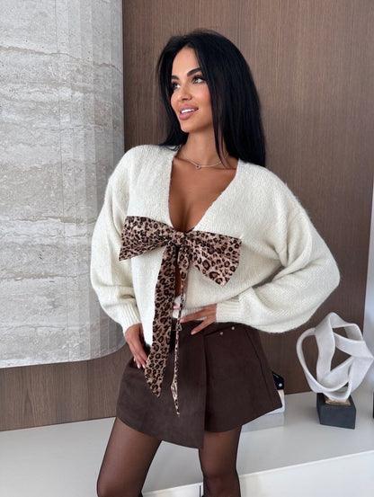 Cozy Chic Sweater with Animal-Print on the Back